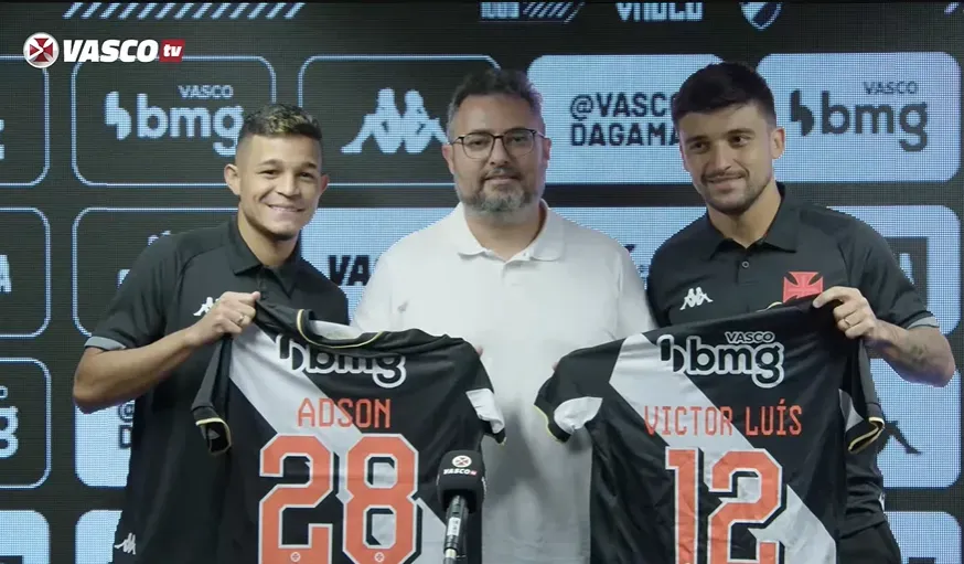 Diretor de futebol, Alexandre Mattos com os novos reforços, Adson e Victor Luis | Foto: Reprodução/Vasco TV