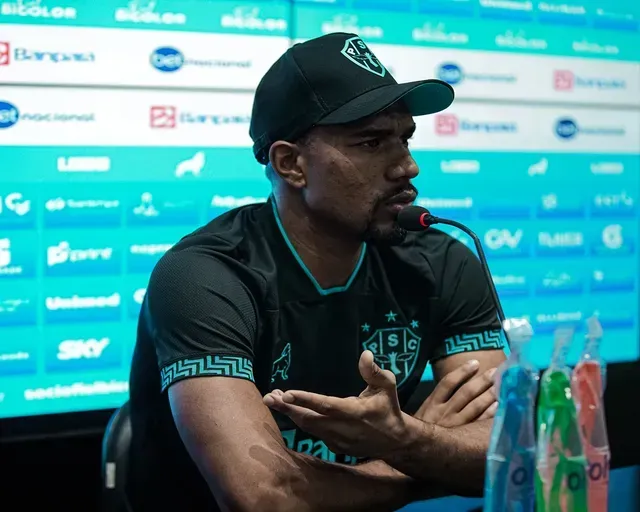 Foto: Jorge Luís Totti/Paysandu – Kevyn quando foi apresentado no Paysandu