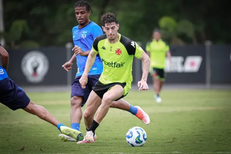 Nuno Moreira durante jogo-treino contra o Maricá. Foto: Matheus Lima/Vasco
