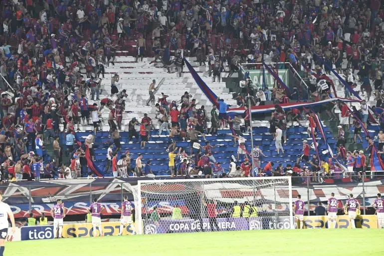 Los duros enfrentamientos en Paraguay. Foto: Fernando Romeo, ABC Color