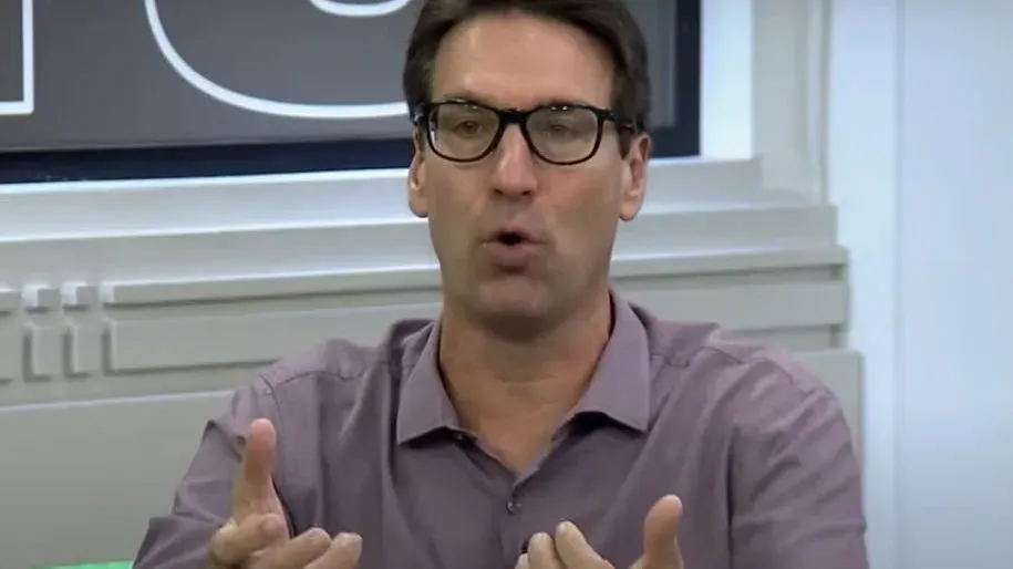 Arnaldo Ribeiro detalhou a complicada situação ao qual Julio Casares mergulhou após escândalo – Foto Reprodução