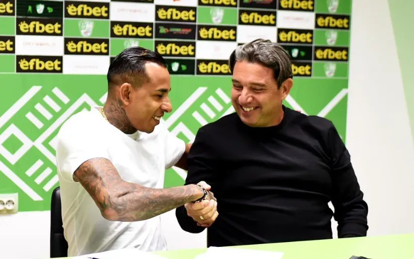 Sebastián Villa fue presentado en Bulgaria, (Instagram)