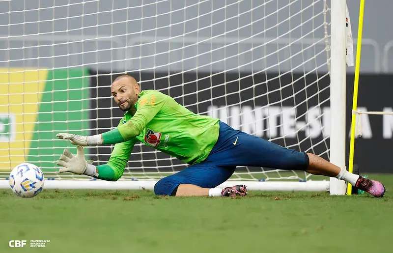 Weverton durante treino pela Seleção Brasileira. Foto: Rafael Ribeiro/CBF