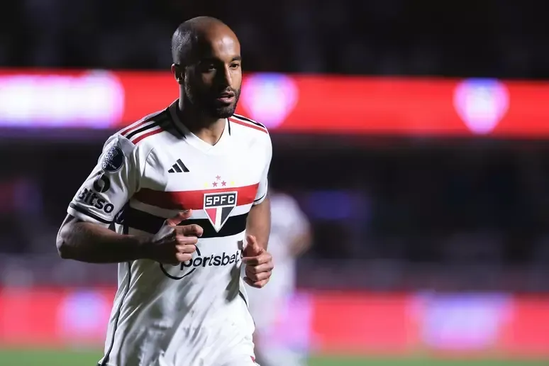 Lucas Moura se machuca no jogo contra o Atlético-MG – Foto: Rubens Chiri/São Paulo