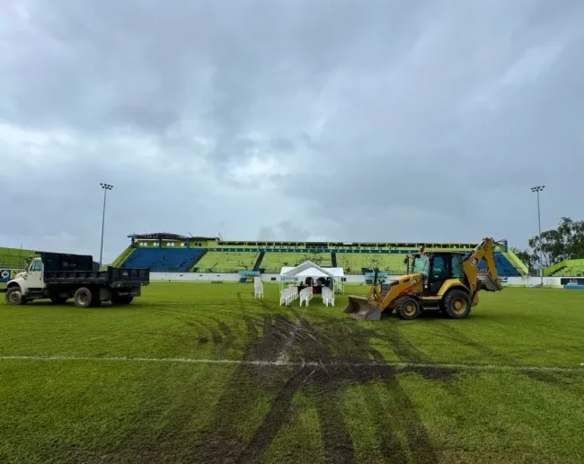 Ya trabajan en el Estadio Juan Ramón Brevé de Juticalpa (Juan César Cruz).