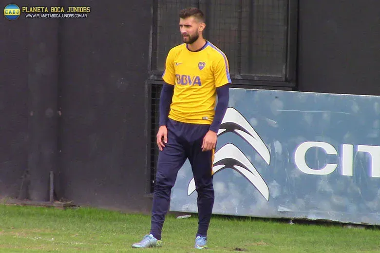 El lateral durante la práctica.