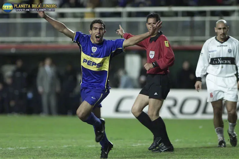 El primer gol de Tevez fue ante Olimpia.