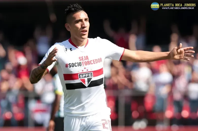 El mediocampista sigue trabajando junto a sus compañeros.