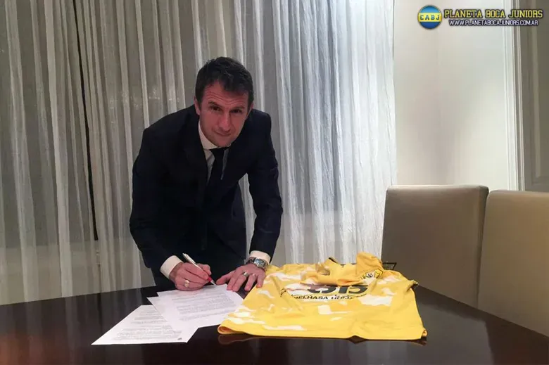 Arruabarrena, cuando firmó con su nuevo club.
