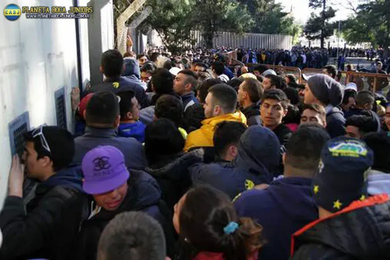 Locura por un ticket.