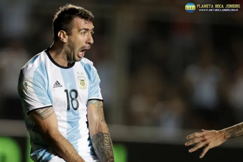Pratto celebra su gol.