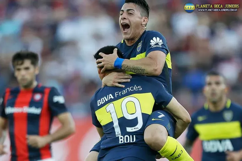 Pavón y Bou celebran el segundo gol.