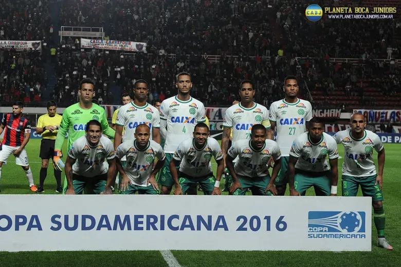 El plantel en la victoria por semifinales de la Copa Sudamericana. 