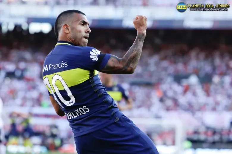 Tevez celebrando su gol.