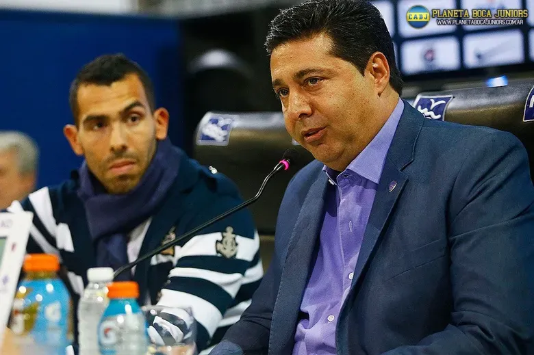 Angelici habló de la situación de Tevez.