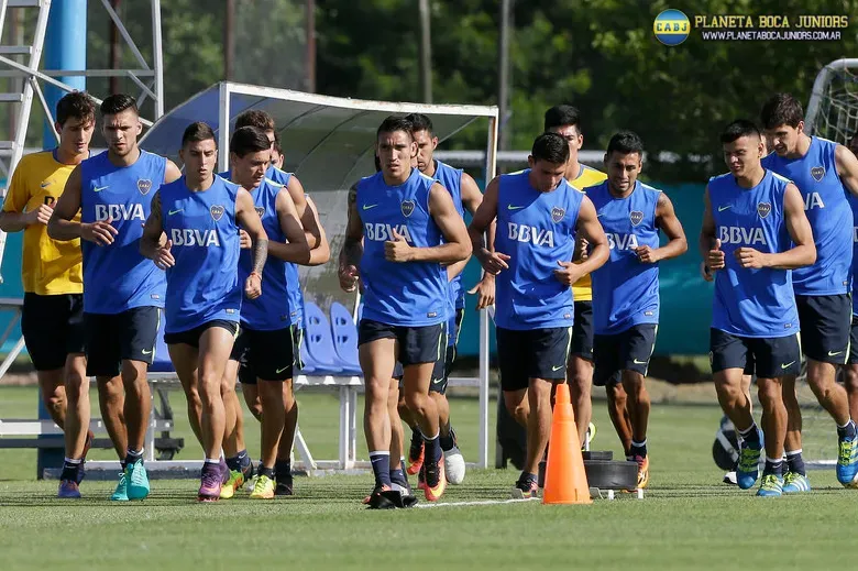 El plantel entrenando bajo las altas temperaturas. Foto: Prensa C.A.B.J.