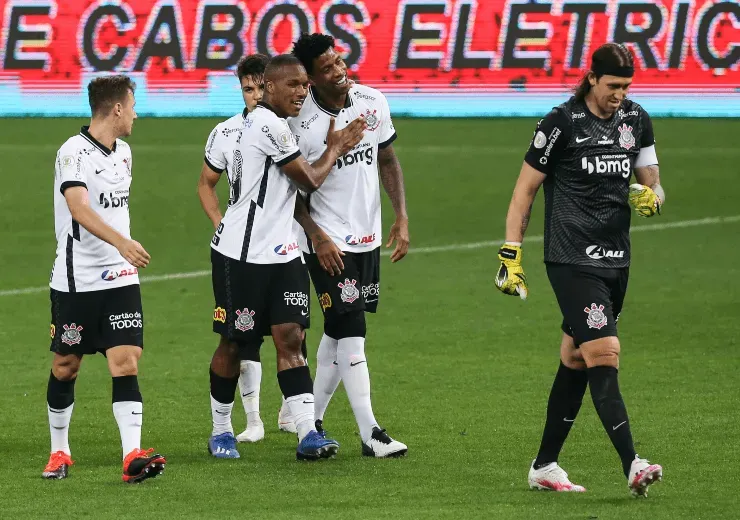 Jogadores do Corinthians em campo neste ano de 2021. (Foto: Getty Images)