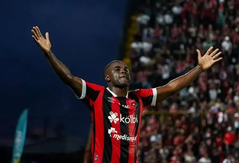 Joel Campbell con la Liga Deportiva Alajuelense