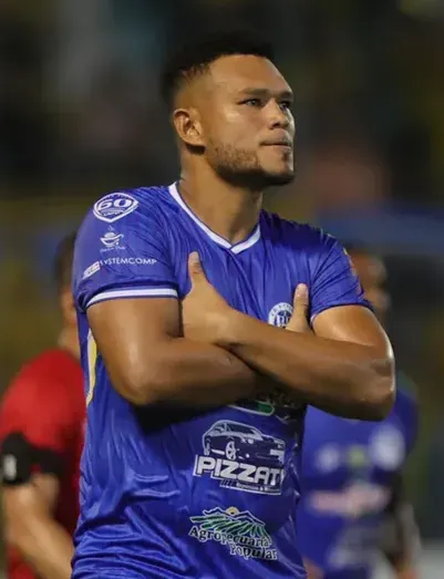 Rolando Blackburn, goleador de CD Victoria.