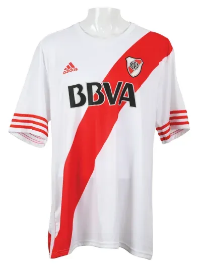 BBVA. (Foto: del libro Mantos – @millonariocamisetas)