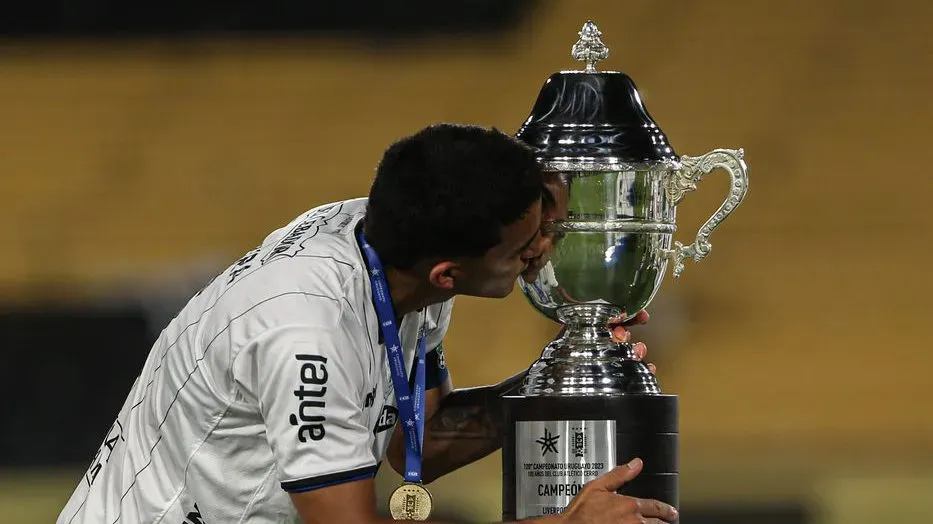 Federico Pereira, jerarquía para la defensa escarlata [Getty Images]