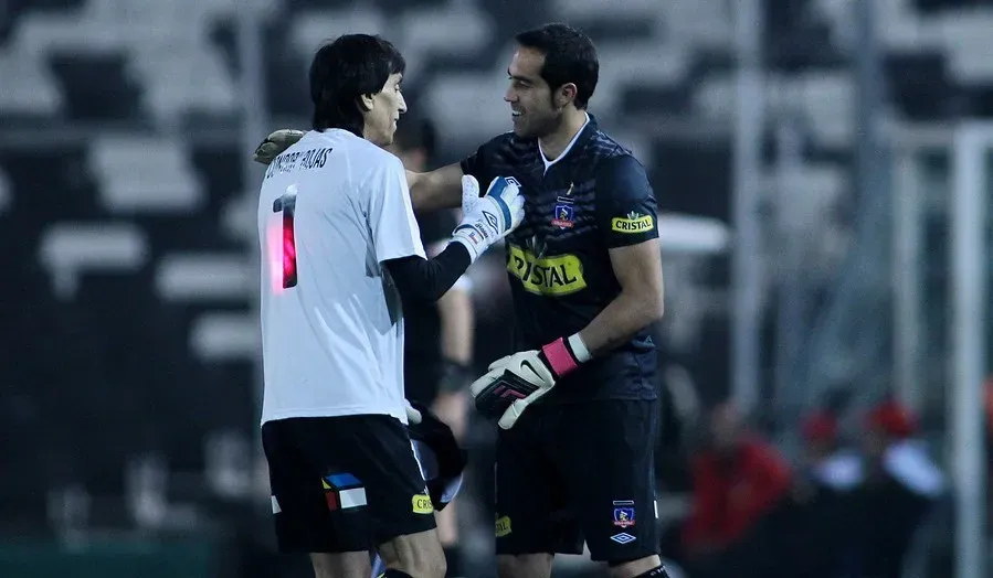 Roberto Rojas admira a Claudio Bravo
