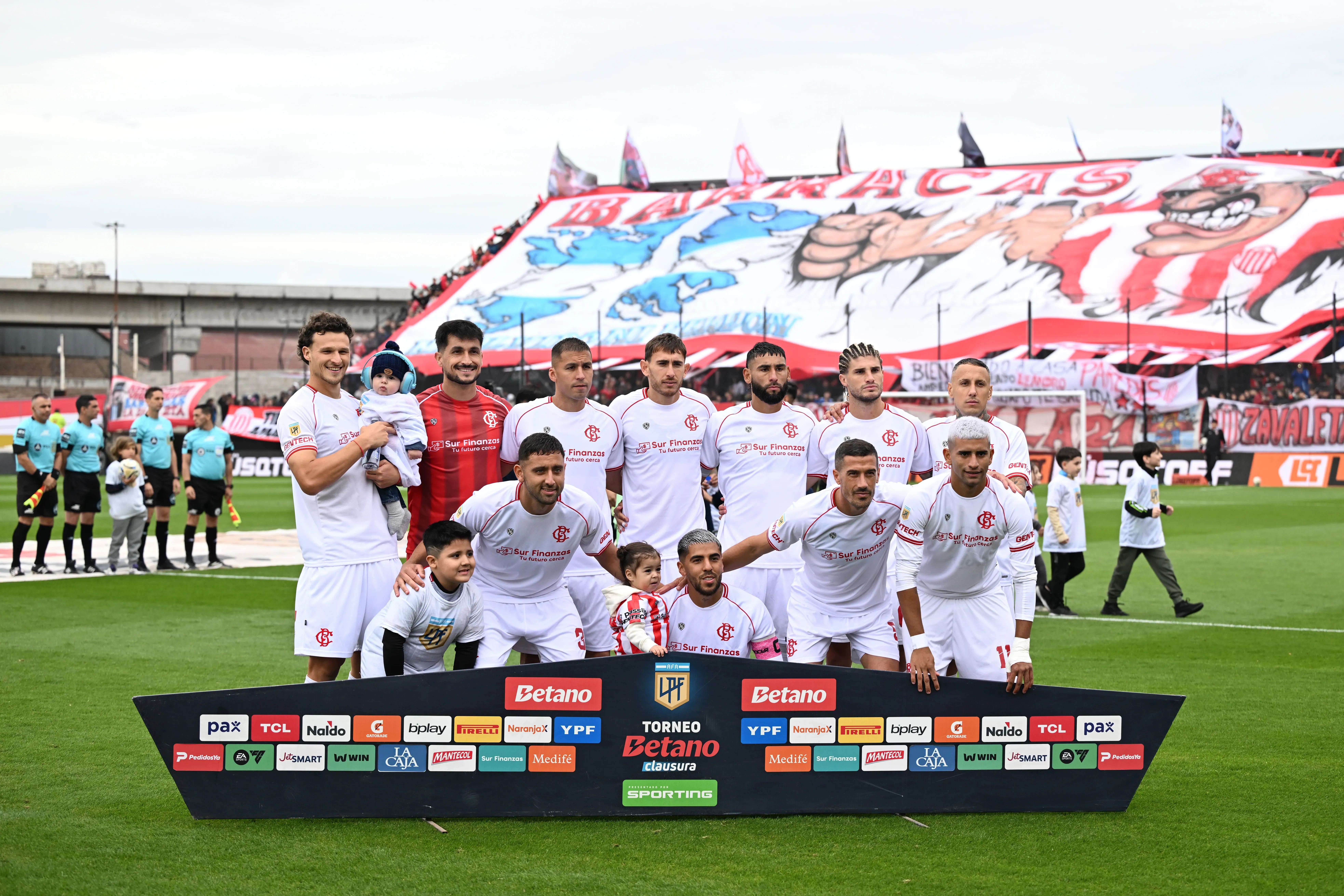 Barracas Central apunta a Ramírez y Briasco. (Getty)