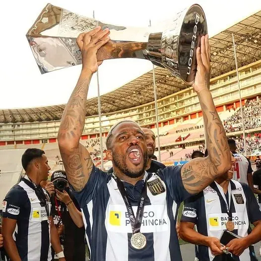 Jefferson Farfán celebrando con Alianza Lima. (Foto: Liga 1).