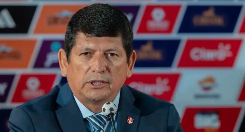 Conferencia de prensa de Agustín Lozano. (Foto: FPF).