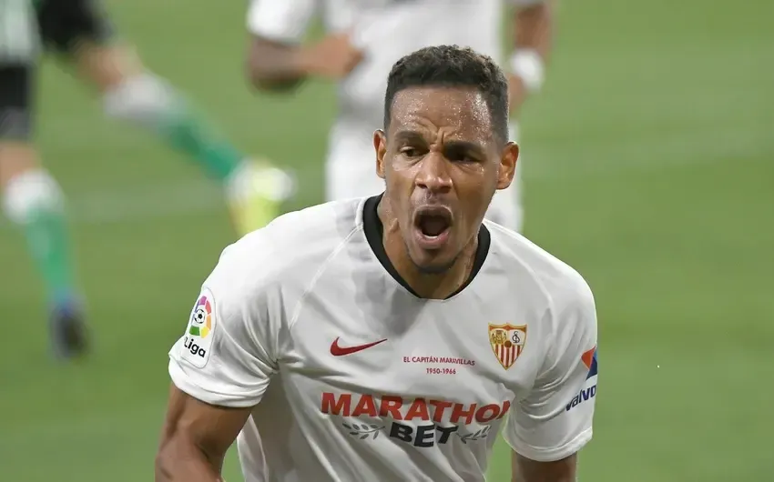 Fernando em ação pelo Sevilla – Foto: Divulgação/Sevilla