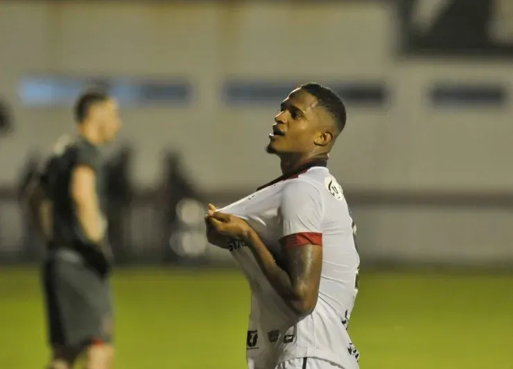 Jhony Pinho/AGIF – David, jogador do Vitória comemorando gol na Série B de 2021