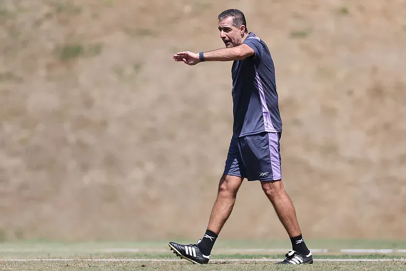 Renato Paiva já comandou seu primeiro treino no Botafogo. Foto: Vitor Silva/Botafogo