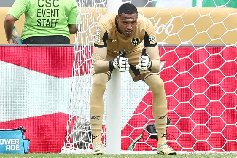 John em ação pelo Botafogo no duelo contra o Palmeiras. Foto: Vitor Silva/Botafogo
