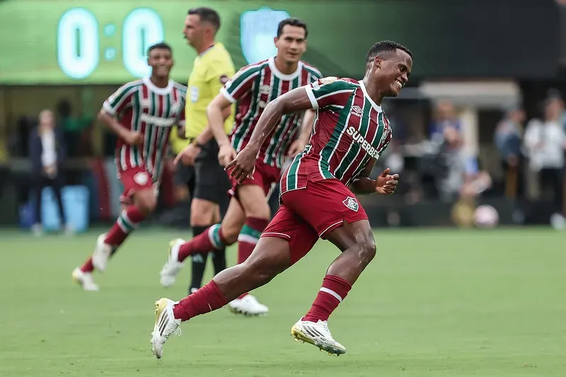 Arias comemora o gol de falta contra o Ulsan HD, pelo Mundial de Clubes. Foto: Lucas Merçon/Fluminense FC