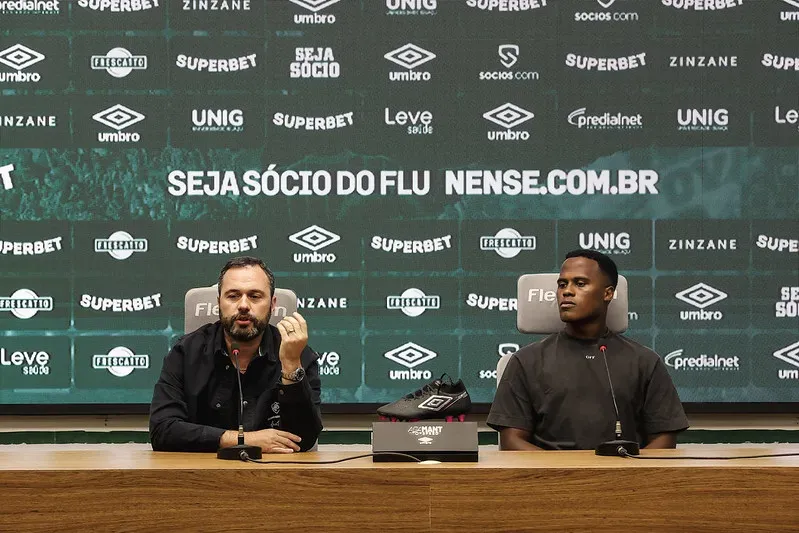 Coletiva contou com a presença do presidente do Fluminense, Mário Bittencourt. Foto: Lucas Merçon/Fluminense FC