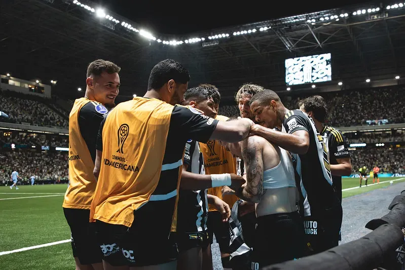 Jogadores do Galo comemoram gol de Bernard (Foto:  Pedro Souza / Atlético)