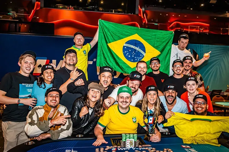 Gregory Wonsttret comemorou com a torcida brasileira (foto: WPT)