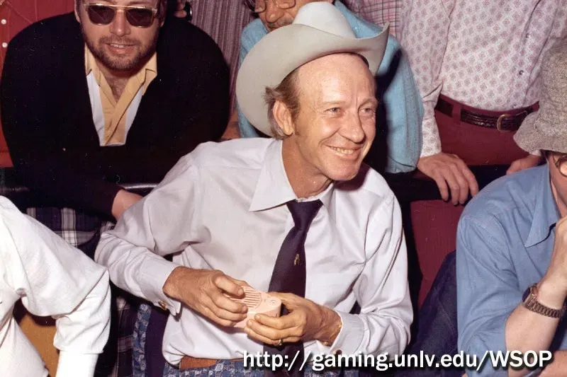 Amarillo Slim foi uma lenda no mundo das apostas (Imagem: University of Nevada at Las Vegas Special Collections on the World Series of Poker – CC BY-SA 3.0)