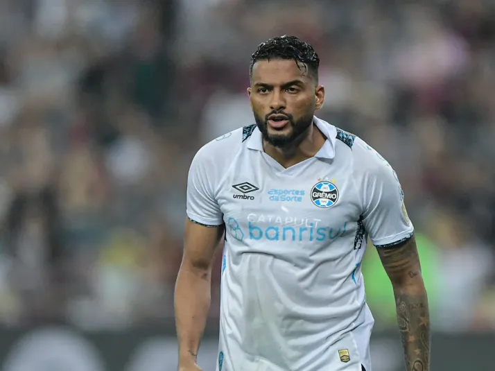 Grêmio vai discutir renovação de Reinaldo ao fim da temporada