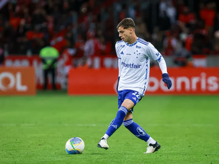 Cruzeiro atualiza situação física do jovem Vitinho