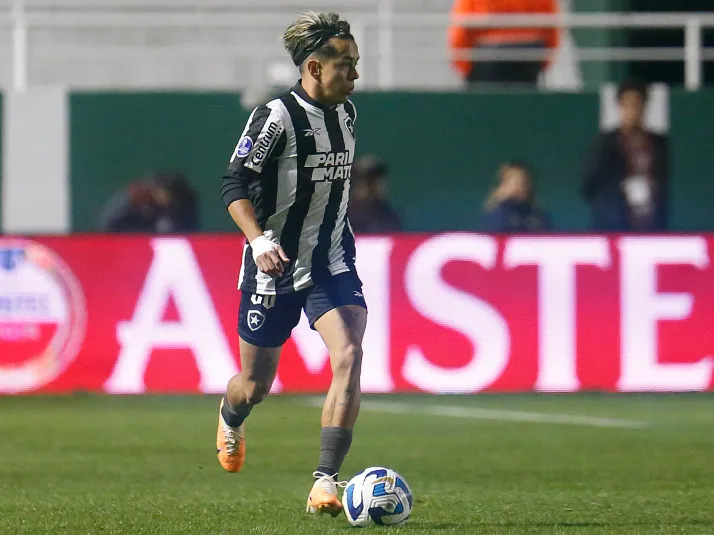 Segovinha dá show no Al Ain e impressiona torcida do Botafogo