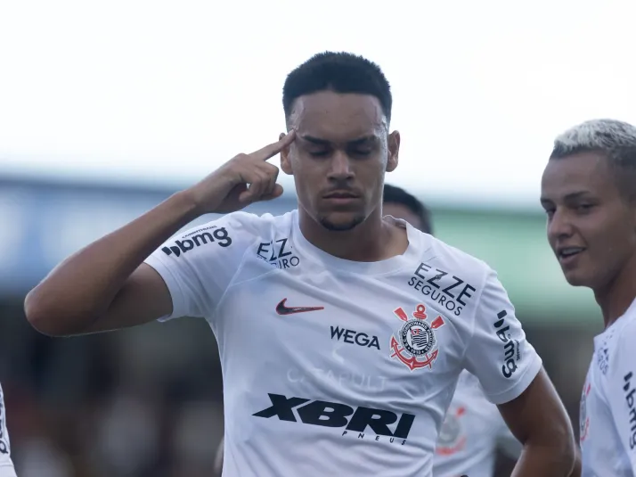 Emprestado pelo Corinthians, João Pedro chama atenção no Ceará