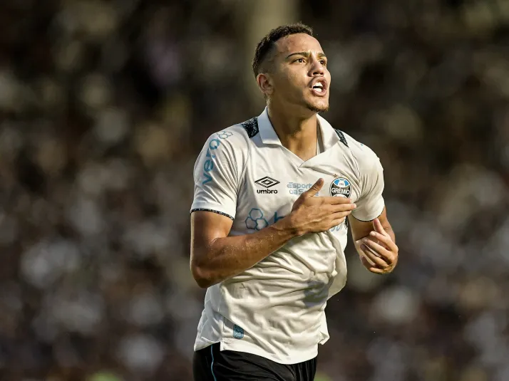 Gustavo Martins surpreende no Grêmio e tem nova data de retorno