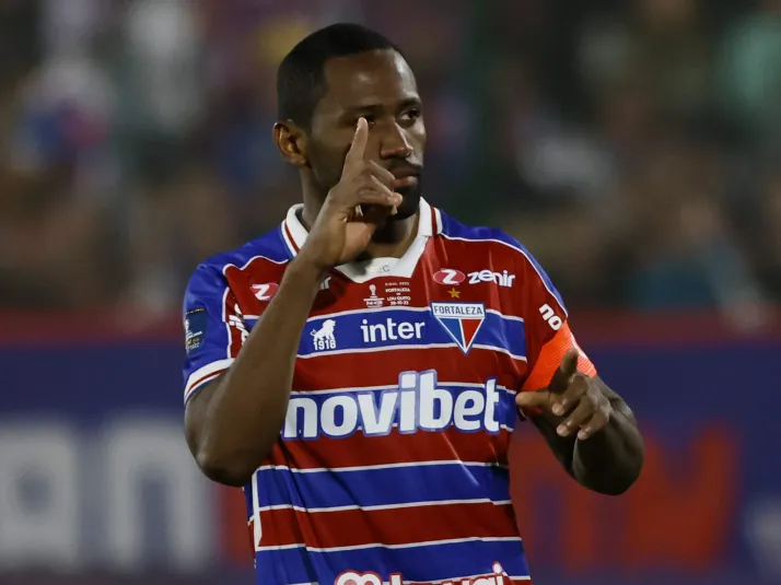 Tinga faz cobrança à torcida do Fortaleza