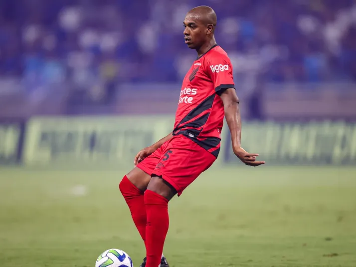 Notícia envolvendo Fernandinho agita o Athletico