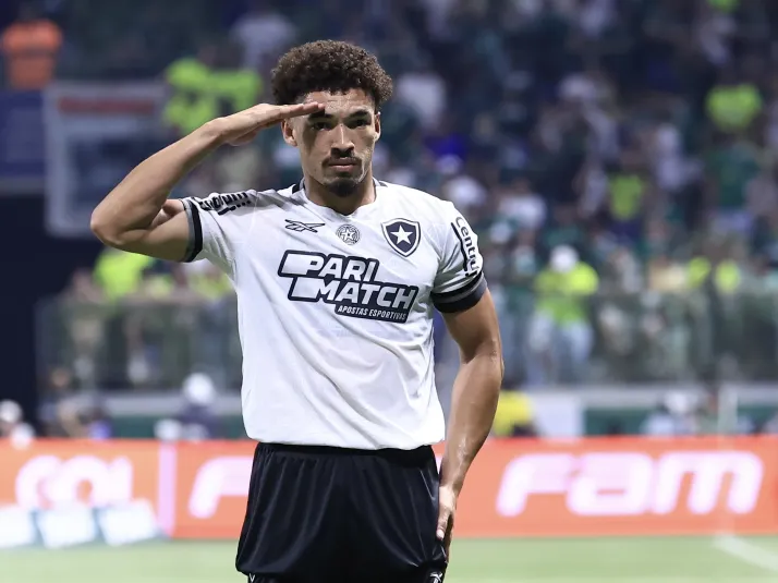 Lyon acerta empréstimo de Adryelson, ex-Botafogo, e destino chama atenção