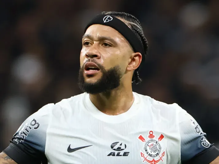 Depay surge nas redes e anima torcida do Corinthians com mensagem