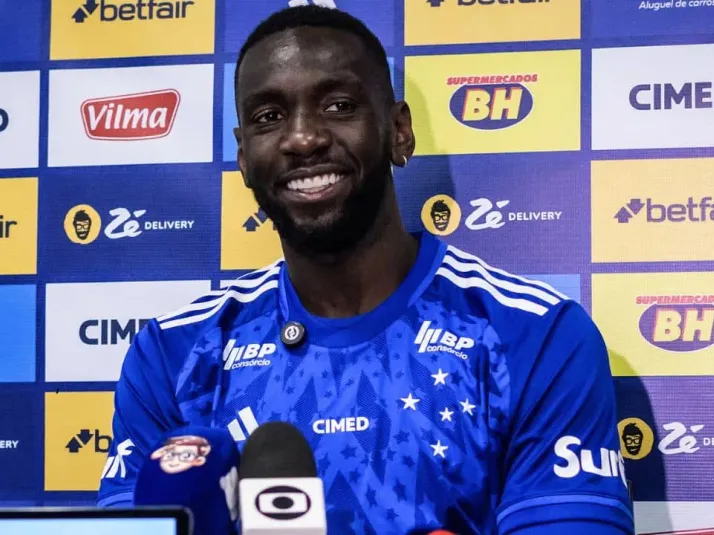 Bolasie enaltece Cruzeiro e fala sobre jogar com Gabigol e Dudu