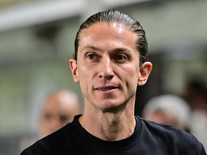 Filipe Luís irrita torcida em triunfo do Flamengo contra Santos de Neymar