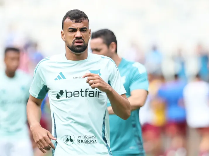 Fabrício Bruno é denunciado no STJD e pode virar desfalque no Cruzeiro